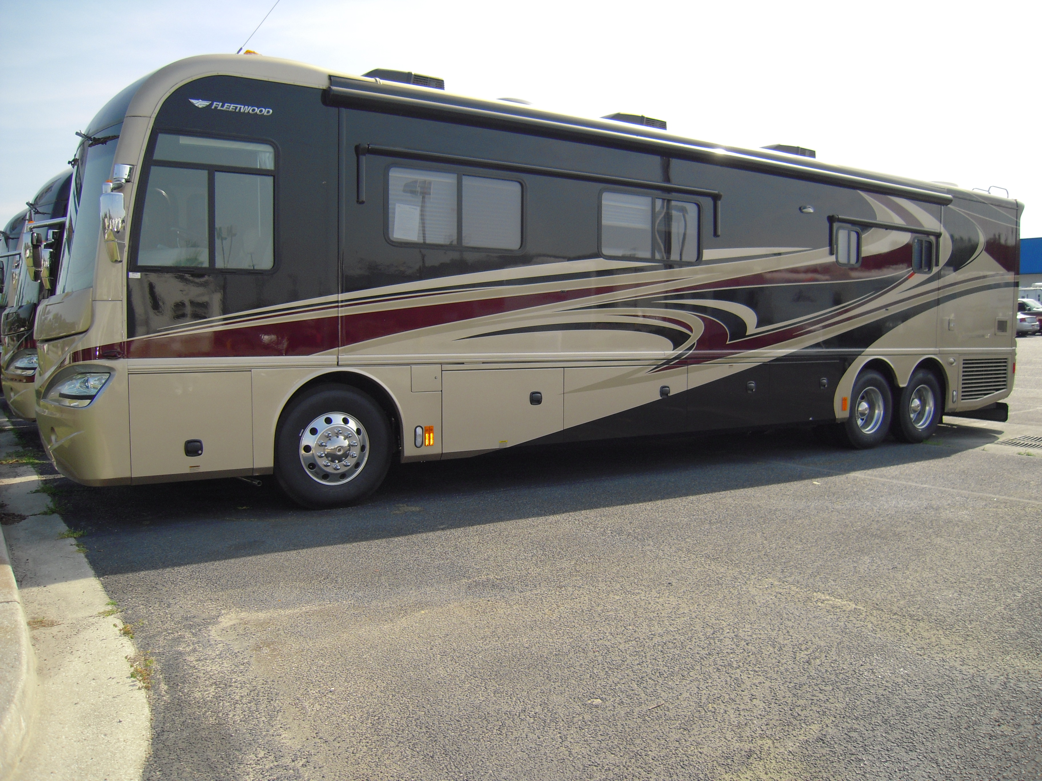 2009 Fleetwood Revolution LE